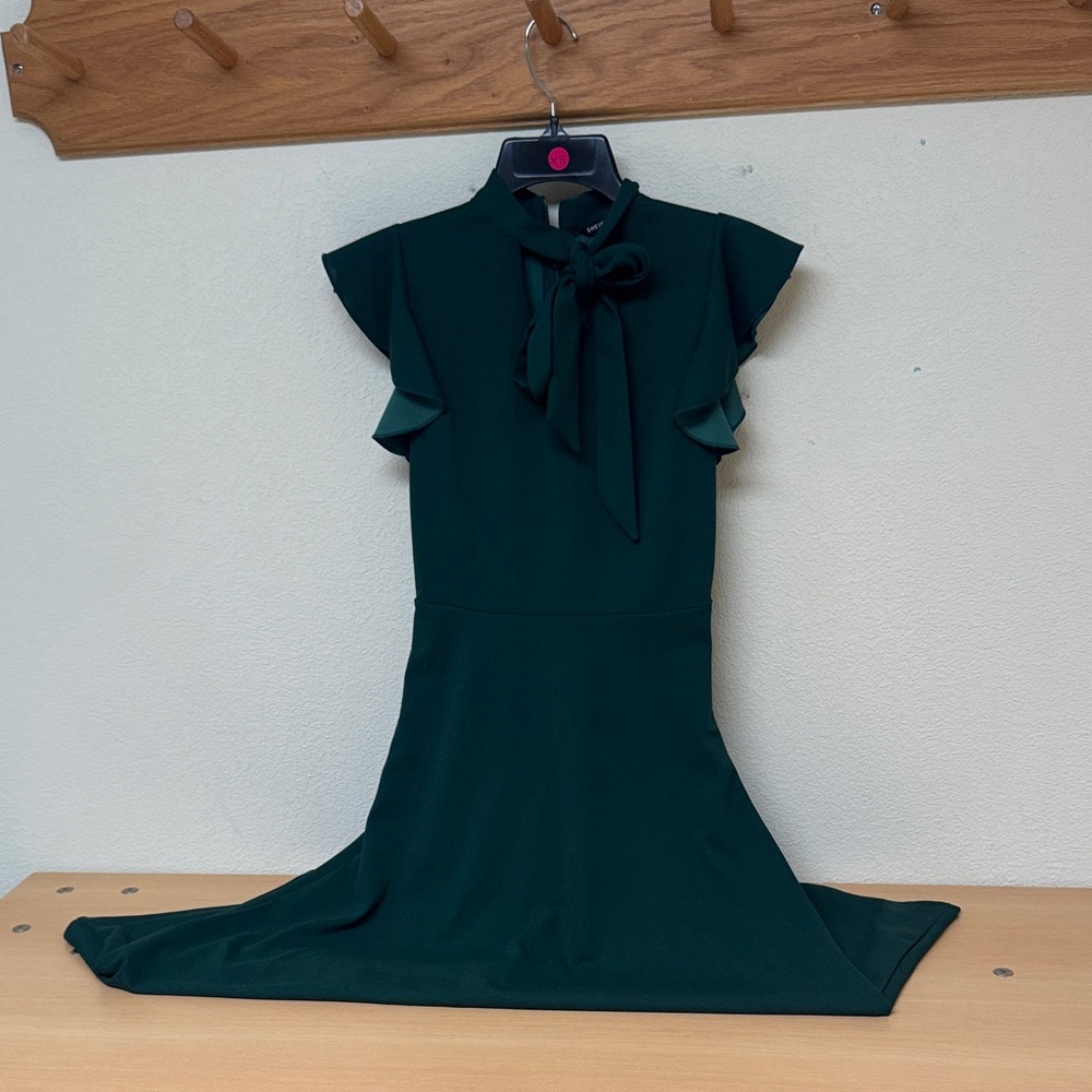 Chic Dark Green Midi Dress with Bow Detail